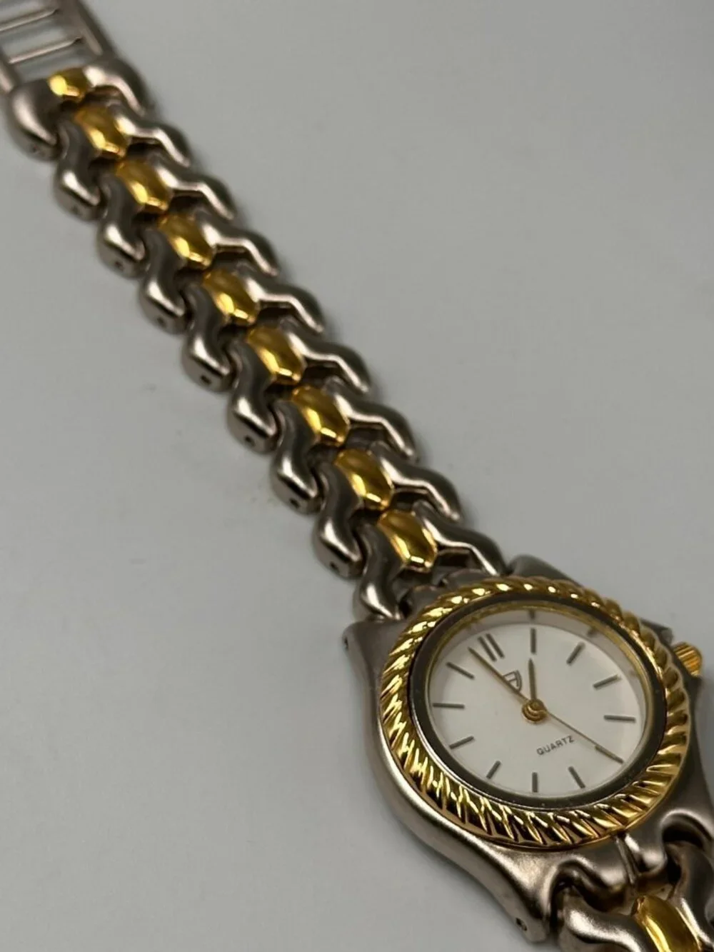 Alexander Julian Watch Women Silver Gold Two Tone White Dial New Battery 7